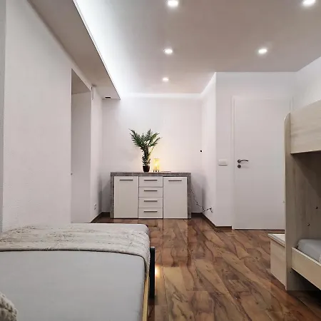 Stara Posta 8 * グロースプリェ