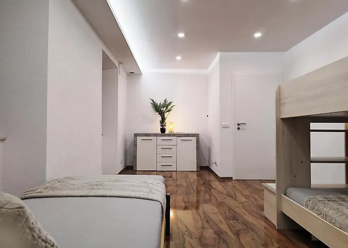 Stara Posta 8 * Grosuplje